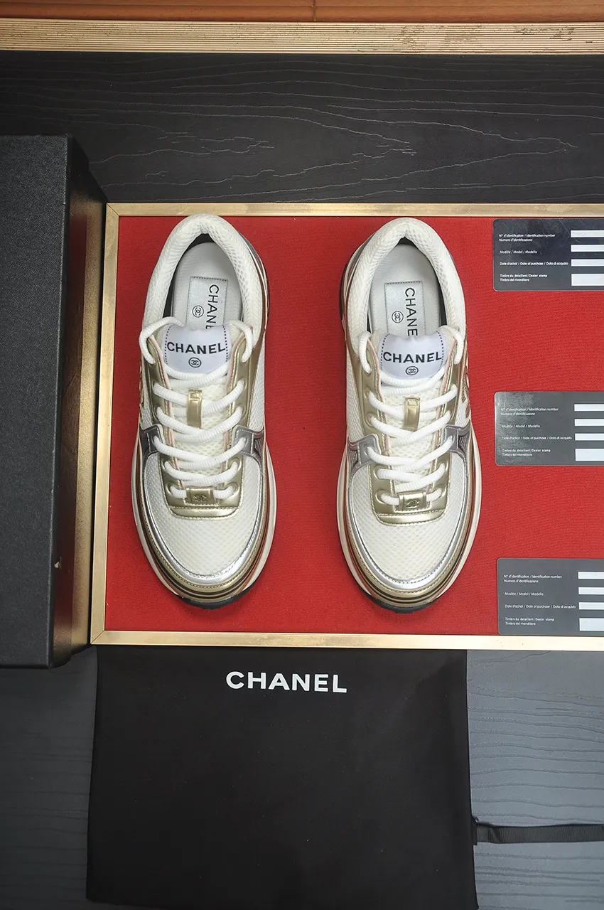 Men's shoes 💰600💶【CHANEL】(Chanel couple's model)👩‍❤️‍💋‍👨The latest all-season shoes🔥🔥The ultimate derivative model. Not only are you more fashionable on your feet, but wearing flat shoes can also lengthen your overall body shape ~ "Features" The simple upper is paired with conspicuous small fragrant cloth strips, which is fashionable and high-end. 💕💕Selected Chanel fabric for the upper, comfortable and soft fabric lining available in 5 colors 🐎Size: (women's 35-39, customized 40. Men's 38-44, customized 45)